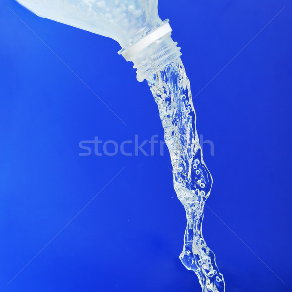 Plastic sticlă plajă apă Imagine de stoc © taden