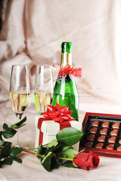 Zdjęcia stock: Szkatułce · szampana · czerwona · róża · papieru · ślub