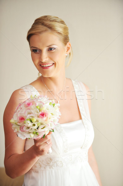 Novia retrato estudio hermosa elegante flores Foto stock © taden