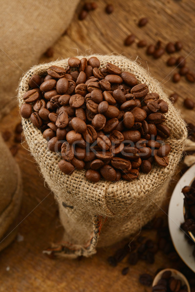 Grãos de café saco madeira fundo Foto stock © taden
