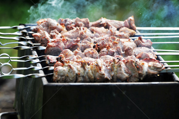 Fleisch Scheiben Vorbereitung Sauce Feuer Rauch Stock foto © taden