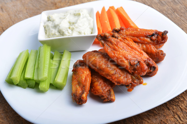 Foto d'archivio: Pollo · ali · sedano · carota · legno · alimentare