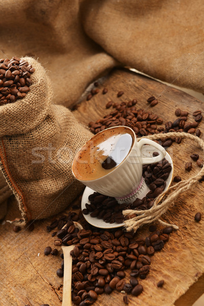 ストックフォト: コーヒー豆 · 豆 · カップ · 後ろ · ブラックコーヒー