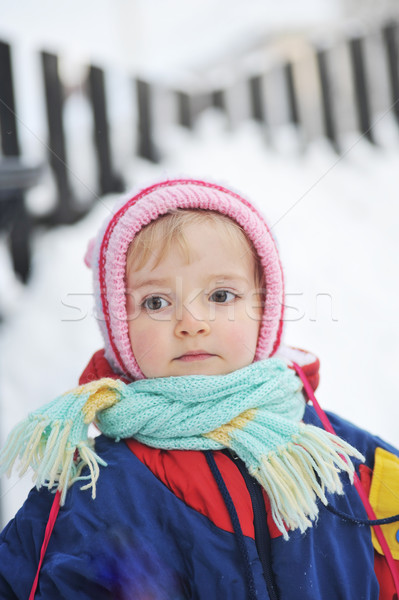 Fericit fetita iarnă portret natură frumuseţe Imagine de stoc © taden