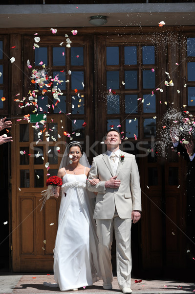 Recentemente casal pétalas de rosa casamento amor mulheres Foto stock © taden