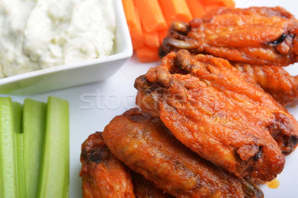 Kip vleugels selderij wortel houten voedsel Stockfoto © taden