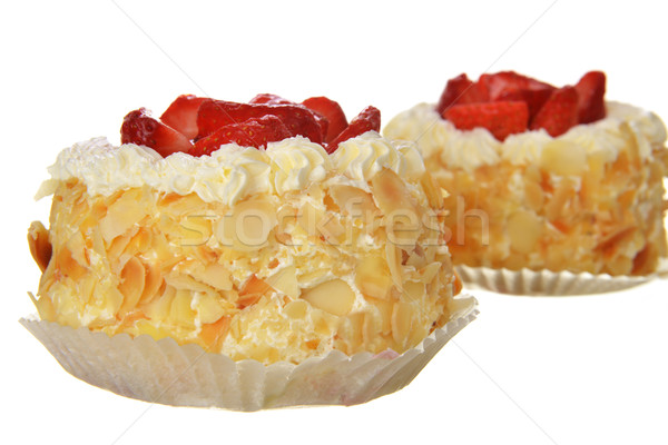Lecker Kuchen Nüsse Erdbeeren isoliert glücklich Stock foto © taden