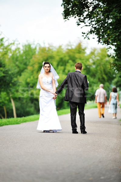 Novio novia caminando boda amor mujeres Foto stock © taden
