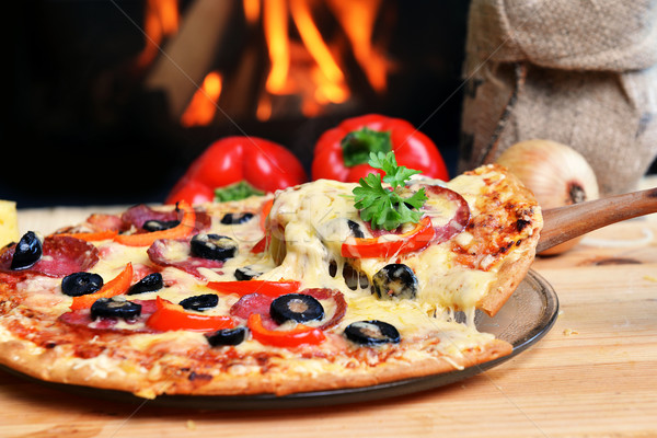 Lezzetli pizza dilim pepperoni zeytin Stok fotoğraf © taden