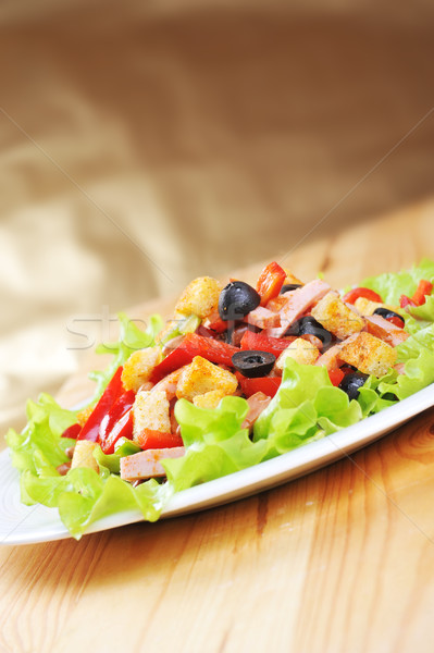 Salade plaat vers smakelijk houten tafel tabel Stockfoto © taden