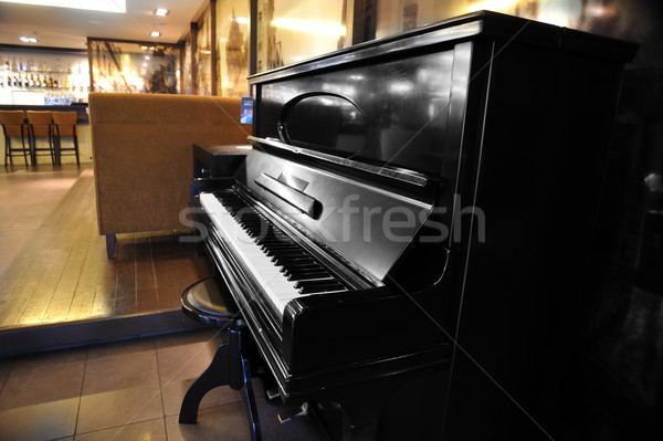 Piano à queue salle restaurant intérieur bois design [[stock_photo]] © taden