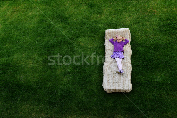 Lány hazugságok matrac gyönyörű boldog kislány Stock fotó © taden
