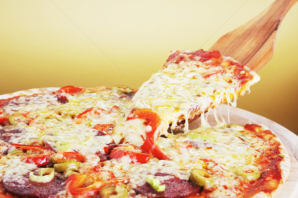 Stok fotoğraf: Taze · pizza · pepperoni · zeytin
