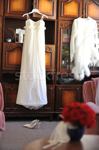 Robe de mariée blanche cintre chambre mariage femmes [[stock_photo]] © taden