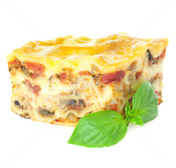 Fierbinte lasagna proaspăt busuioc izolat alb Imagine de stoc © Taiga