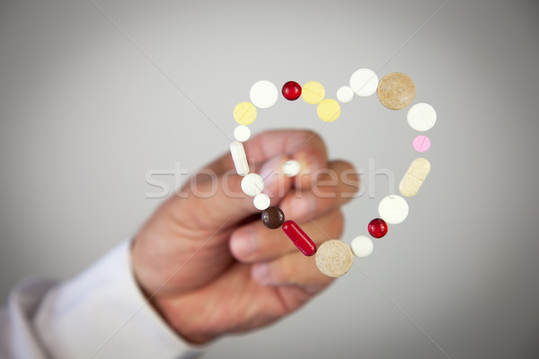 Stock foto: Herz · Pillen · Hand · halten · Pille · medizinischen