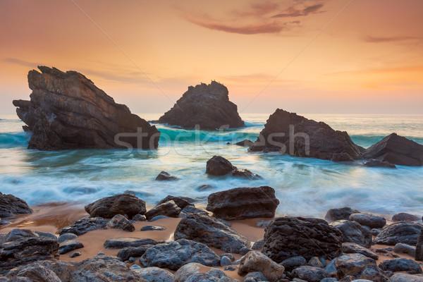 Oceaan landschap mooie zonsondergang groot rotsen Stockfoto © Taiga