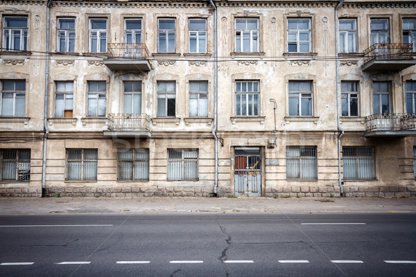 Alten Straße Wand aufgegeben verwitterten Gebäude Stock foto © Taigi