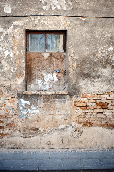 Straße Wand verwitterten Fenster Gebäude Stock foto © Taigi