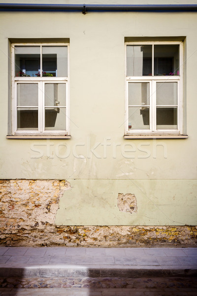 Rue mur patiné deux fenêtres [[stock_photo]] © Taigi