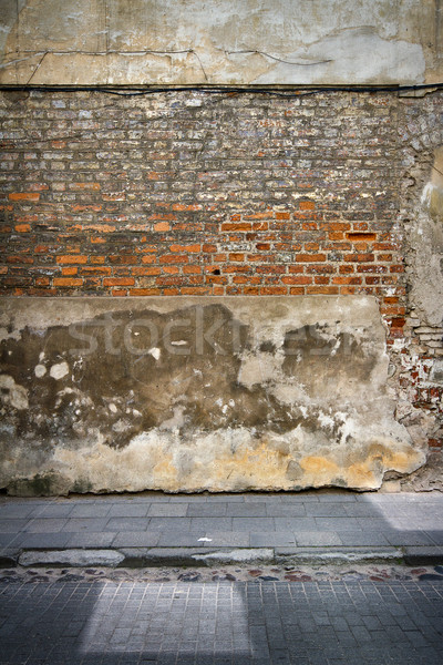 Vieux mur de briques patiné mur briques trottoir [[stock_photo]] © Taigi