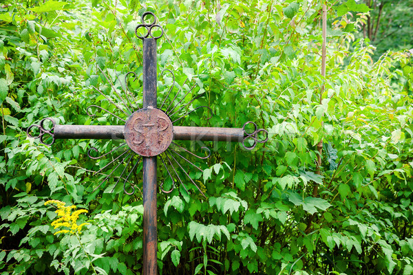 Oude roestige kruis metaal begraafplaats vergeten Stockfoto © Taigi