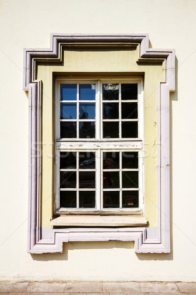 Mur fenêtre jaune vieux insolite forme [[stock_photo]] © Taigi