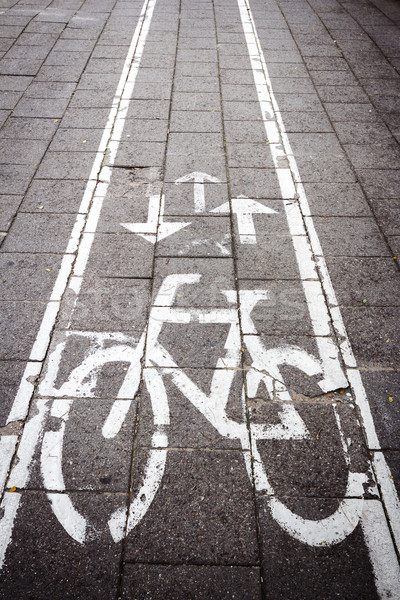 Foto stock: Bicicleta · placa · sinalizadora · pintado · velho · concreto · telha