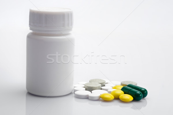 Tabletták kapszula tabletta üveg különböző kapszulák Stock fotó © tangducminh