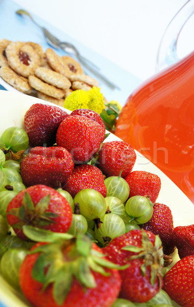 Sommer Früchte Getränke Erdbeere legen frisches Obst Stock foto © tannjuska