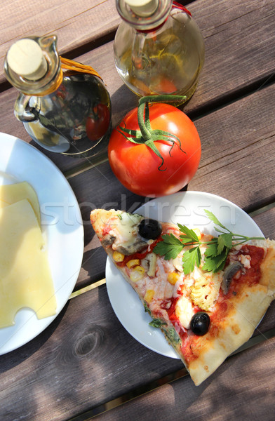 Pezzo pizza estate giardino tavola olio d'oliva Foto d'archivio © tannjuska