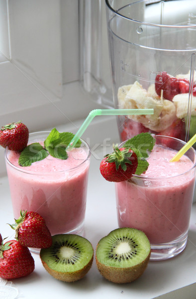 [[stock_photo]]: Fraîches · smoothie · fruits · table · alimentaire