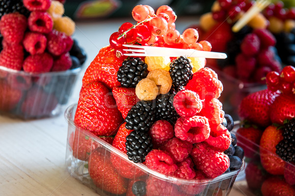 Plastique boîte fraîches saine fruits groseille [[stock_photo]] © tarczas
