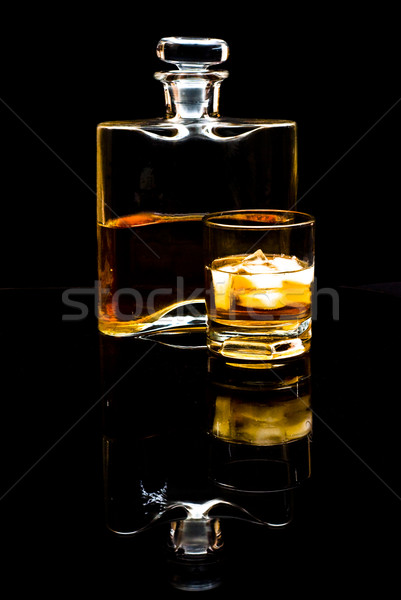 Сток-фото: виски · пить · льда · черный · бутылку · цвета