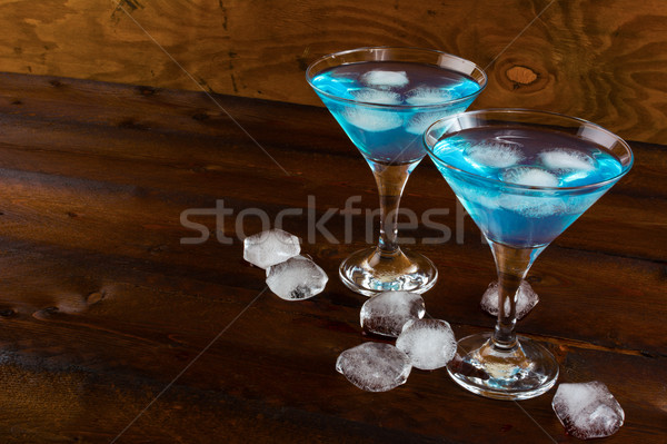 Blu cosmopolita cocktail ghiaccio Martini Foto d'archivio © TasiPas