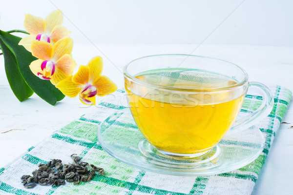 Tasse thé vert à carreaux serviette jaune Photo stock © TasiPas