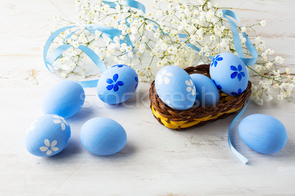 Azul huevos de Pascua pequeño cesta blanco Foto stock © TasiPas