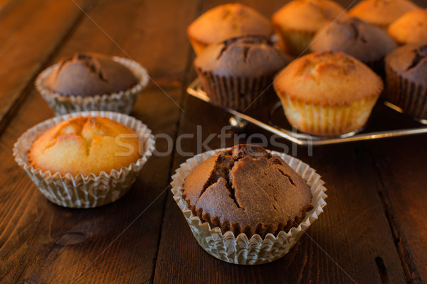 Stockfoto: Vanille · chocolade · muffins · donkere · houten · selectieve · aandacht