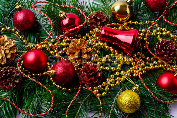 Christmas Rood ornamenten gouden kralen Stockfoto © TasiPas