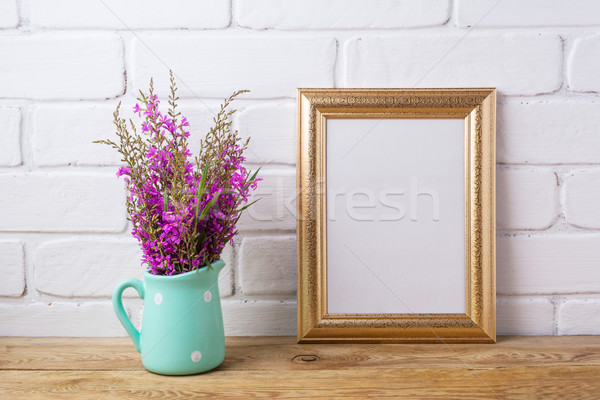 Gouden frame kastanjebruin paars bloemen Stockfoto © TasiPas