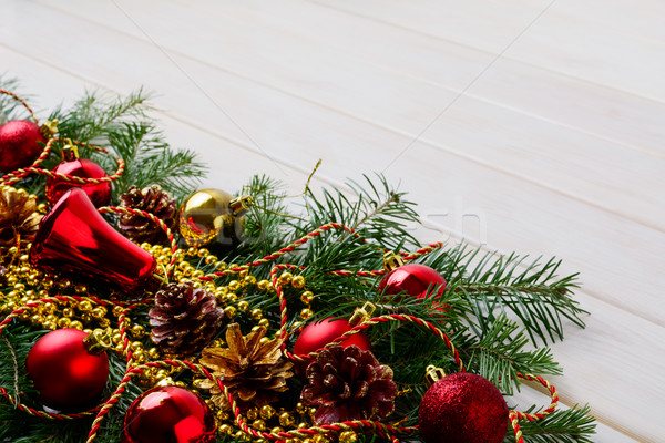 Karácsony arany gyöngyök piros díszek másolat Stock fotó © TasiPas
