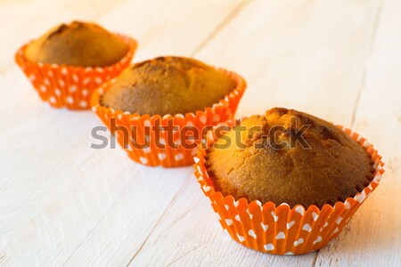 Muffinok fahéj citromsárga papír minitorta szelektív fókusz Stock fotó © TasiPas