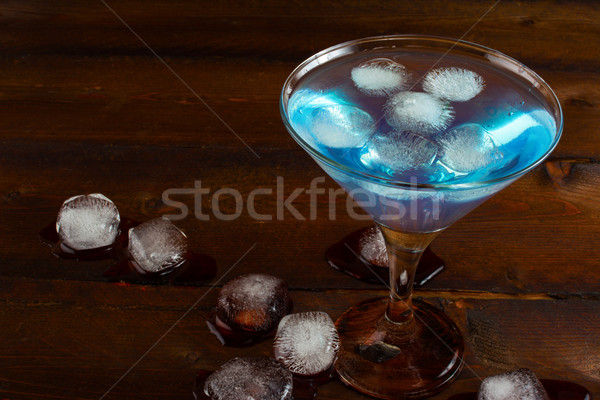 Ghiacciato blu cocktail legno cosmopolita Martini Foto d'archivio © TasiPas