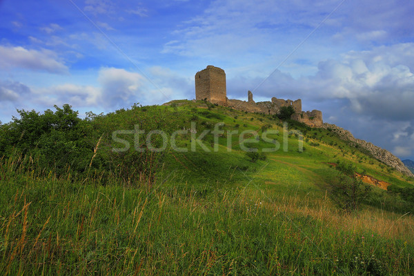 [[stock_photo]]: Forteresse · pluies · jour · bâtiment · vert · Voyage