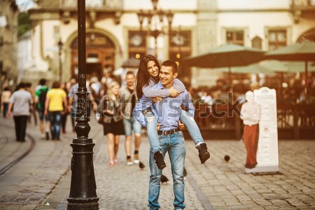 Pareja diversión ciudad jóvenes hermosa caminando Foto stock © tekso