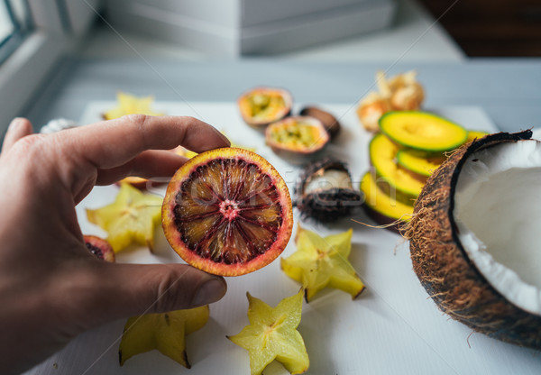 Exótico frutas frutas bandeja luz mano Foto stock © tekso