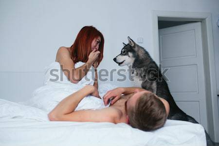 Foto stock: Casal · cama · quarto · juntos