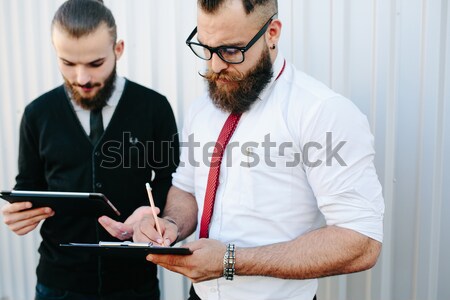 Due imprenditori qualcosa guardando business Foto d'archivio © tekso