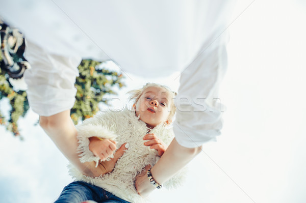 Foto stock: Madre · pequeño · hija · jugando · parque · junto