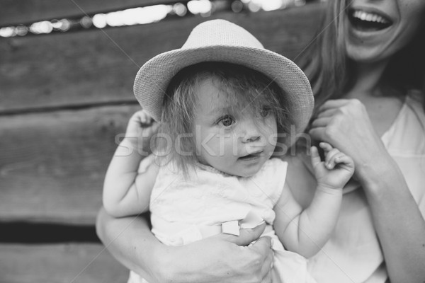 Mutter spielen wenig Tochter Bauernhof Familie Stock foto © tekso